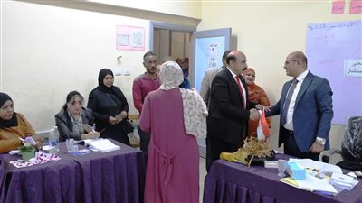 محافظ أسوان يطمئن على إنتظام سير العملية الإنتخابية 