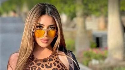 سارة سلامة تبرز أنوثتها بالأبيض المجسم