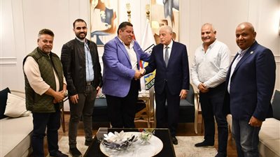 وفد الغرفة التجارية بجنوب سيناء يهنئ المحافظ لحصوله على الدكتوراه