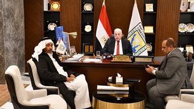 محافظ جنوب سيناء يناقش إقامة مهرجان الهجن والتراث أواخر يناير بشرم الشيخ