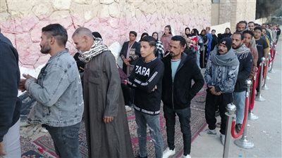 توافد المواطنين على المقار الانتخابية بالقاهرة قبل ساعتين من بدء التصويت