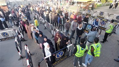 توافد المواطنين على لجان الأزبكية قبل من بدء التصويت في انتخابات الرئاسة