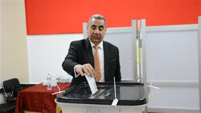 عقب الإدلاء بصوته.. رئيس الضرائب يدعو العاملين بالمصلحة للمشاركة في الانتخابات الرئاسية