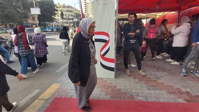 كبار السن يتوافدون على لجان الدقي للإدلاء بأصواتهم في ثاني أيام الانتخابات الرئاسية