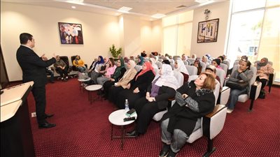 وحدة تكافؤ الفرص بالإسكان تنظم ندوة للعاملات للتوعية بأهمية المشاركة في الانتخابات 