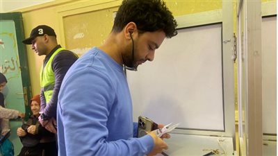 أحمد جمال يدلي بصوته في الانتخابات الرئاسية.. صور