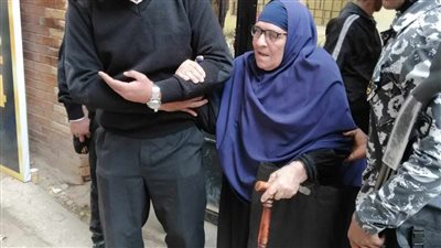 لفتة إنسانية.. الشرطة تساعد كبار السن بلجان القاهرة في الإدلاء بأصواتهم | صور