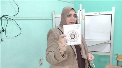أول مأذونة مصرية تدلى بصوتها فى العرس الديمقراطى