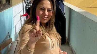 شيرين مجدي تدلي بصوتها في الانتخابات بالدقي