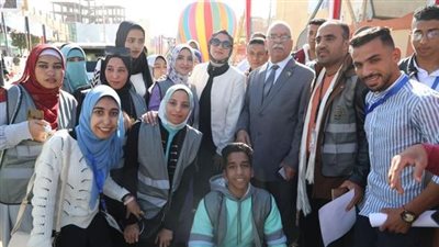 نائب محافظ الوادي الجديد تتابع سير العملية الانتخابية بعدد من لجان الخارجة 