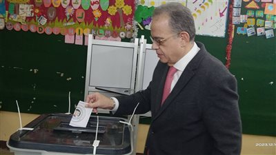  النائب الوفدى طارق عبدالعزيز يدلى بصوته في الانتخابات الرئاسية