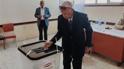 شيخ الإذاعيين فهـمي عـمـر يُدلي بصوته في مسقط رأسه 