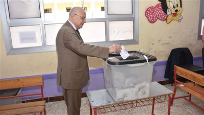 رئيس شركة مياه الشرب بالقليوبية يدلى بصوته فى الانتخابات الرئاسية 