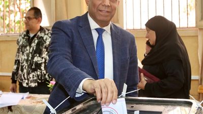 سكرتيرعام المنوفية يدلي بصوته في الانتخابات الرئاسية بمدرسة الوعى القومى 