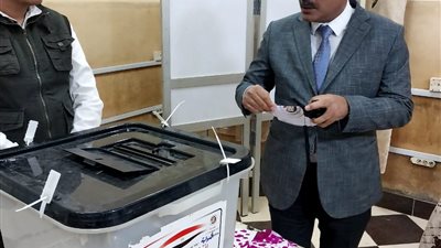 السكرتيرالمساعد لمحافظة المنوفية يدلي بصوته فى الإنتخابات الرئاسية