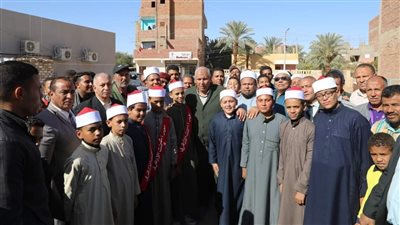 محافظ الوادي الجديد يتفقد عدد من لجان مركز الداخلة 