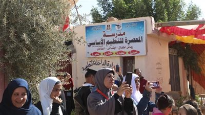 طوابير طويلة أمام لجان الانتخابات الرئاسية 2024 بالوادي الجديد