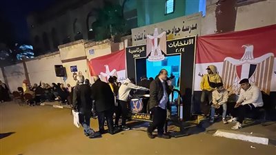 توافد المواطنين على لجان الاقتراع قبل ساعات من الغلق