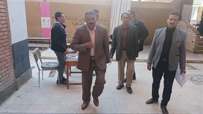 مدير تعليم نجع حمادى يطمئن على سير الإنتخابات الرئاسية  
