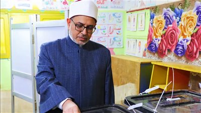 رئيس جامعة الأزهر يدلي بصوته في الانتخابات الرئاسية ويؤكد: المشاركة واجب وطنى