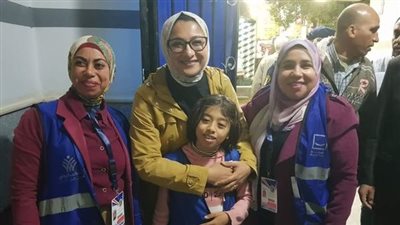 قبل غلق لجان اليوم الثاني.. نائب محافظ الوادي الجديد تتفقد لجان الخارجة