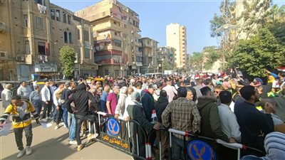توافد المواطنين على لجان الاقتراع بمدرسة شبرا الثانوية آخر أيام الانتخابات الرئاسية