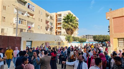 استمرار توافد طلاب جامعة الفيوم على لجان الاقتراع