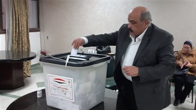 سكريتر عام أسيوط يدلي بصوته في الانتخابات الرئاسية بلجنة الوافدين