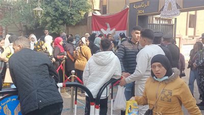 حضور مكثف للمواطنين بلجان الاقتراع بمدرسة شبرا الثانوية آخر أيام الانتخابات الرئاسية