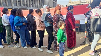 بالطوابير.. توافد المواطنين على لجان الاقتراع برمسيس آخر أيام الانتخابات الرئاسية (صور) 