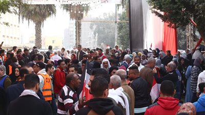أستاذ علوم سياسية: الإقبال والمشاركة الكثيفة بالانتخابات الرئاسية تعود لعديدة محددات 