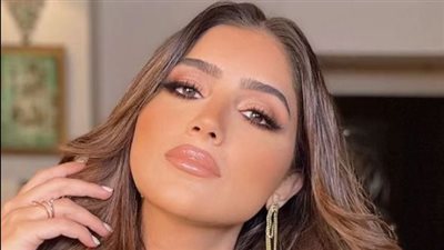 مي عمر ناعمة وجذابة بكلاسيكية الزمن الجميل في مهرجان وشوشة 2023