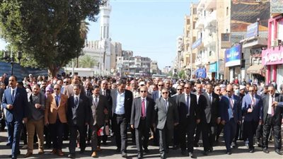  مواطنون ينضمون لمسيرة جامعة جنوب الوادي بميادين قنا 