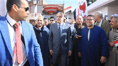 محافظ سوهاج يتابع سير العملية الإنتخابية بعدد من اللجان