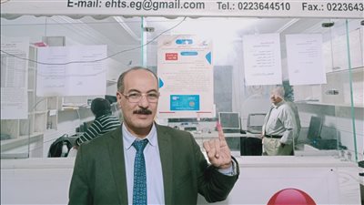 نقيب العلوم الصحية يصوت في الانتخابات الرئاسية بلجنة مدرسة 