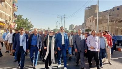 تعليم قنا تنظم مسيرة حاشدة بالإعلام لحث المواطنين على المشاركة في الانتخابات