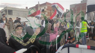 اغانى بدوية وعرس ديمقراطي امام اللجان الانتخابية بمطروح