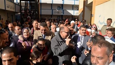 محافظ أسيوط يتفقد لجان انتخابية بقريتي أولاد ابراهيم والمطيعة بمركز أسيوط 