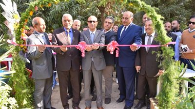 رئيس جامعة أسيوط يفتتح 