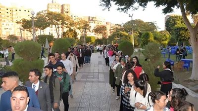 محافظ أسيوط يتفقد لجنة الوافدين للانتخابات الرئاسية بنادى أعضاء هيئة تدريس الجامعة