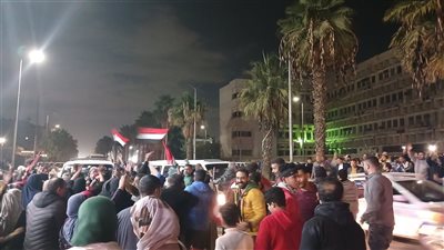 ناخبون يغلقون شارع الهرم قبيل انتهاء عملية التصويت بالانتخابات الرئاسية 2024