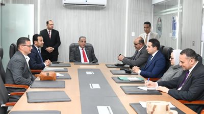 محافظ الفيوم يتابع انتهاء التصويت في الفترة الأولى من اليوم الثالث 