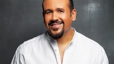 هشام عباس مشيدا بالانتخابات الرئاسية: فخور بالديمقراطية التي نعيشها في مصر (فيديو)