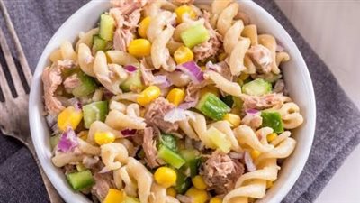 غنية بالفيتامينات| طريقة عمل سلطة التونة بالخضار والمكرونة