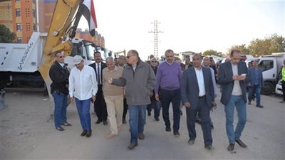محافظ أسيوط يشهد اصطفاف معدات المراكز والأحياء للتأكد من جاهزيتها 