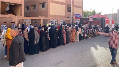 طول الطوابير كان 500 متر.. الانتخابات مرت بلا شائبة والنساء تصدرن المشهد بجدارة