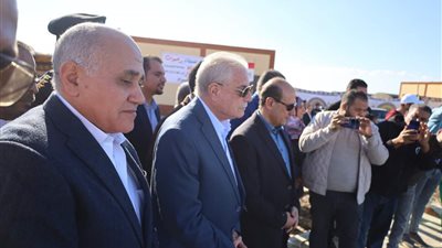 فودة ورئيس جهاز تعمير سيناء  يشهدان حصاد المزرعة السمكية بسيناء