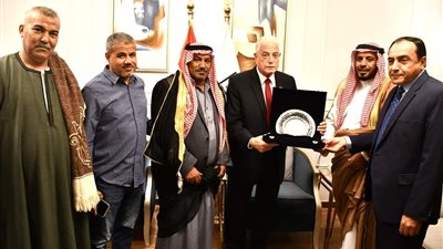 محافظ جنوب سيناء يستقبل وفدا من مشايخ وعواقل مدينة نويبع