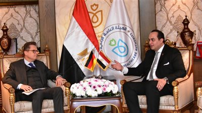 سفير ألمانيا بالقاهرة يؤكد مواصلة التعاون بين المؤسسات الصحية وصناديق التأمين الصحي ببرلين
