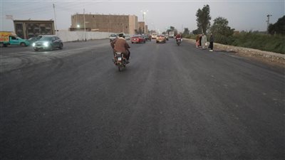 محافظ الغربية يتابع أعمال الرصف بطريق المحلة طنطا